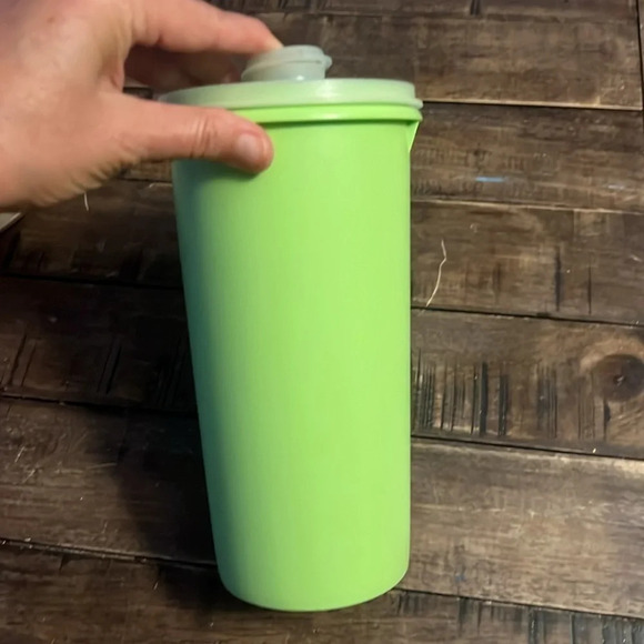 Two Pieces of Cool Ass Vintage Tupperware! Quart Pitcher  and Chip / Dip Tray - Picture 11 of 11